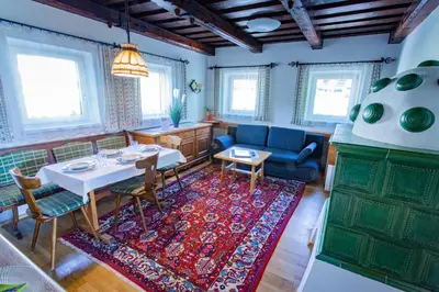 Ein Sitzbereich in der Unterkunft Soldanella 2 by Alpenidyll Apartments