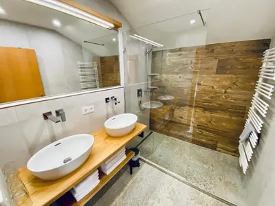 Ein Badezimmer in der Unterkunft Haus Plattenkar