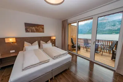 Ein Bett oder Betten in einem Zimmer der Unterkunft Strand Hallstatt - Rooms only - Adults only