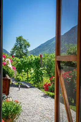 Ein allgemeiner Bergblick oder ein Berglick von des Ferienhauses aus