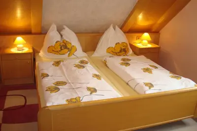 Ein Bett oder Betten in einem Zimmer der Unterkunft Gästehaus Moser