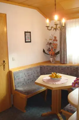 Ein Sitzbereich in der Unterkunft Gästehaus Moser