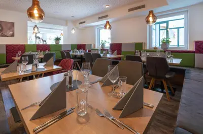 Ein Restaurant oder anderes Speiselokal in der Unterkunft Wander- und Familienhotel Erika