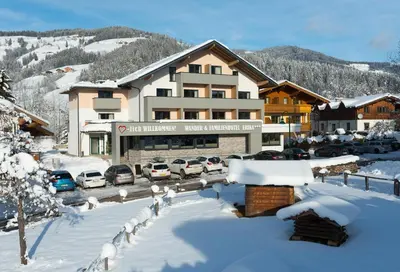 Ein allgemeiner Bergblick oder ein Berglick von des Hotels aus
