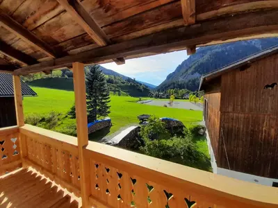 Ein allgemeiner Bergblick oder ein Berglick von des Privatzimmers aus