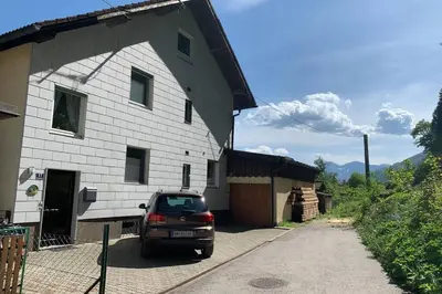 Das Gebäude in dem sich die Ferienwohnung befindet