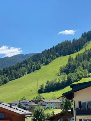 Ein allgemeiner Bergblick oder ein Berglick von der Ferienwohnung aus