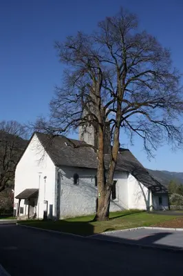 Das Gebäude in dem sich das Ferienhaus befindet
