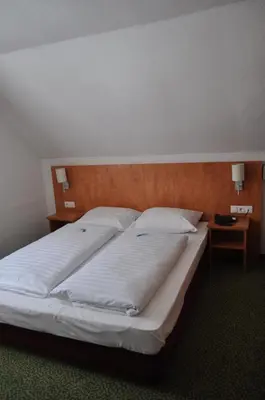 Ein Bett oder Betten in einem Zimmer der Unterkunft Hotel Tauernpasshöhe