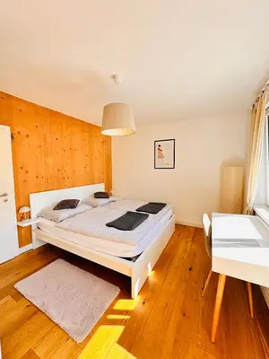 Ein Bett oder Betten in einem Zimmer der Unterkunft Wunderschöne Wohnung neben Schloss Württemberg