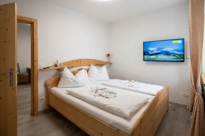 Ein Bett oder Betten in einem Zimmer der Unterkunft Apartmenthaus HAUS Gipfelglück Apartment KUAFSTOA