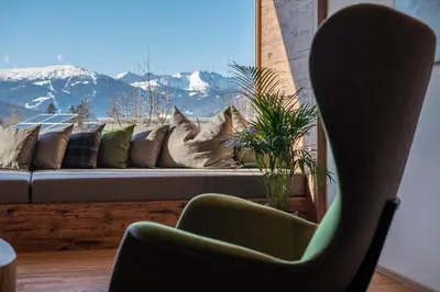Ein Sitzbereich in der Unterkunft Lerchpeuntgut Almchalets