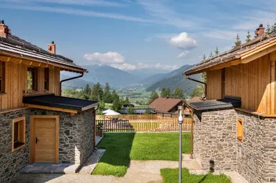 Ein allgemeiner Bergblick oder ein Berglick von des Chalets aus