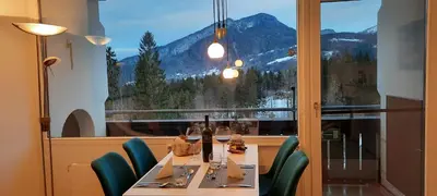 Ein allgemeiner Bergblick oder ein Berglick von der Ferienwohnung aus