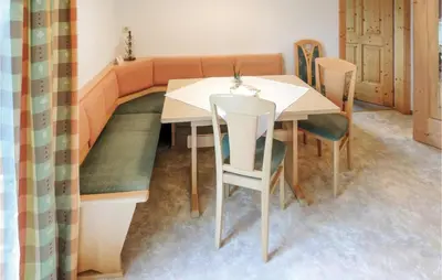 Ein Sitzbereich in der Unterkunft Helle Ferienwohnung In Flachau