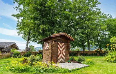 Ein Garten an der Unterkunft Attraktive Ferienwohnung Wagr