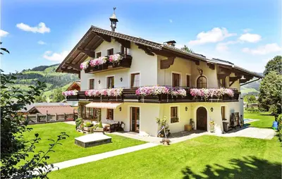 Ein Garten an der Unterkunft Attraktive Ferienwohnung Wagr