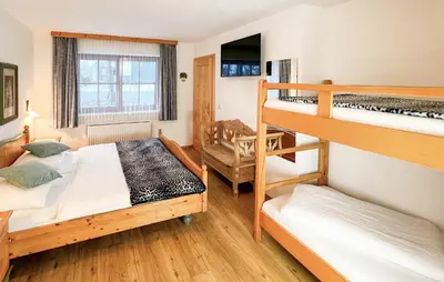Ein Bett oder Betten in einem Zimmer der Unterkunft Große Ferienwohnungkleinarl