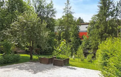 Ein Garten an der Unterkunft Ferienhaus In Ruhiger Lage