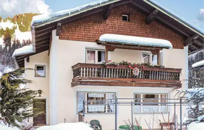 Das Gebäude in dem sich das Ferienhaus befindet