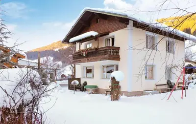 Gemuetliches Ferienhaeuschen im Winter