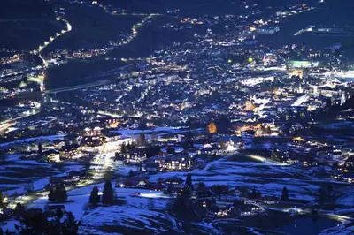 Ein allgemeiner Bergblick oder ein Berglick von der Ferienwohnung aus
