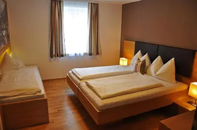 Ein Bett oder Betten in einem Zimmer der Unterkunft Hotel Gasthof Tirolerwirt