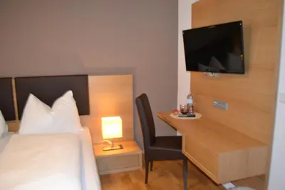 Ein Bett oder Betten in einem Zimmer der Unterkunft Hotel Gasthof Tirolerwirt