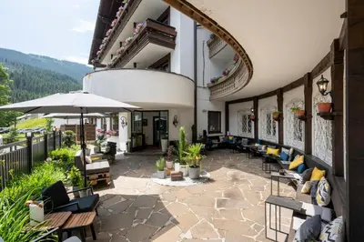 Ein allgemeiner Bergblick oder ein Berglick von des Hotels aus
