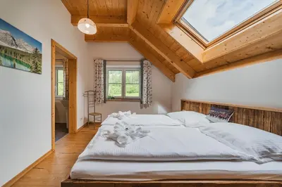 Ein Bett oder Betten in einem Zimmer der Unterkunft Oberweiglhof Penthouse
