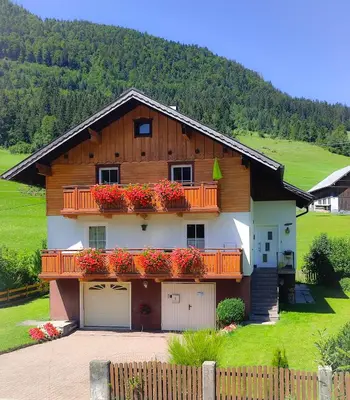 Ein allgemeiner Bergblick oder ein Berglick von der Ferienwohnung aus