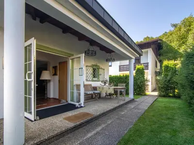 Ein Garten an der Unterkunft Landhaus Leitzinger EG1