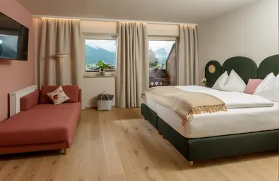 Ein Bett oder Betten in einem Zimmer der Unterkunft Familienhotel Felsenhof