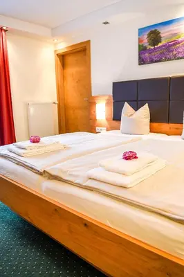 Ein Bett oder Betten in einem Zimmer der Unterkunft Salzburger Dolomitenhof