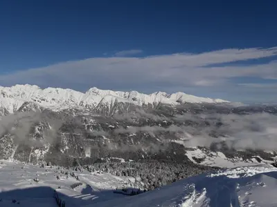 Ein allgemeiner Bergblick oder ein Berglick von der Ferienwohnung aus