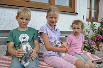 Kinder, die in der Unterkunft Nöglhof übernachten
