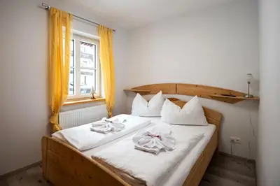 Ein Bett oder Betten in einem Zimmer der Unterkunft Apartmenthaus HAUS Gipfelglück Apartment KRUMMHOLZ