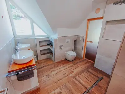 Ein Badezimmer in der Unterkunft Downhill Lodge Tauplitz