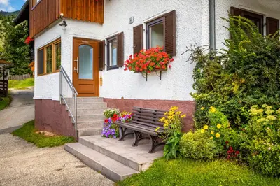 Ein Garten an der Unterkunft Ferienhaus Sonnenseite