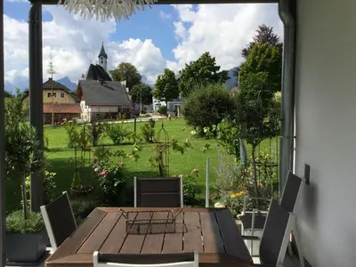 Ein Garten an der Unterkunft STEINERGUT Gartenwohnung 1