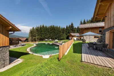 Der Swimmingpool an oder in der Nähe von Lerchpeuntgut Alpenfreud Apartments