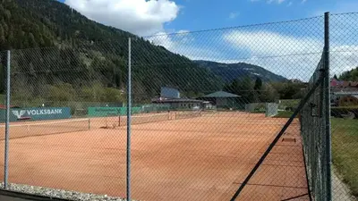 Tennis und/oder Squash in der Unterkunft Wellness Chalet Bell a Mur oder in der Nähe
