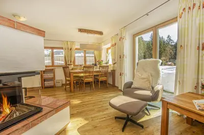 Ein Sitzbereich in der Unterkunft Ferienwohnung Bergblick