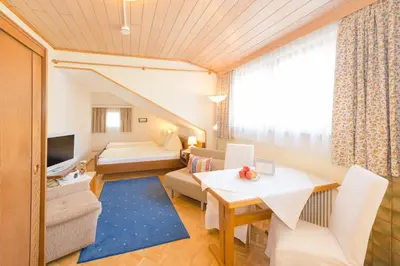 Ein Sitzbereich in der Unterkunft City Life 5 by Alpenidyll Apartments