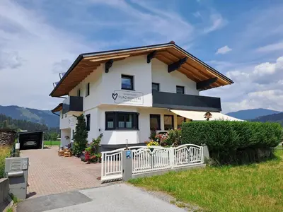 Ein allgemeiner Bergblick oder ein Berglick von der Ferienwohnung aus