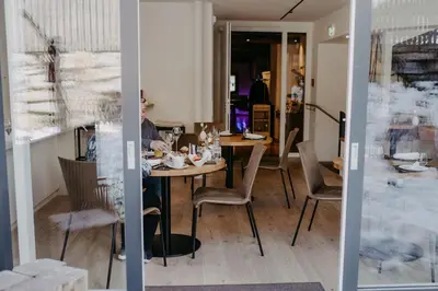Ein Restaurant oder anderes Speiselokal in der Unterkunft Mesnerhaus & Gourmetrestaurant Mesnerhaus mit 4 Hauben