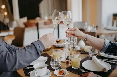 Getränke in der Unterkunft Mesnerhaus & Gourmetrestaurant Mesnerhaus mit 4 Hauben