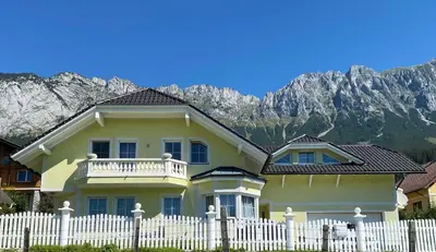 Ein allgemeiner Bergblick oder ein Berglick von der Ferienwohnung aus