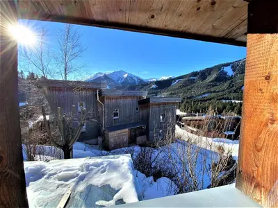 Ein allgemeiner Bergblick oder ein Berglick von des Chalets aus