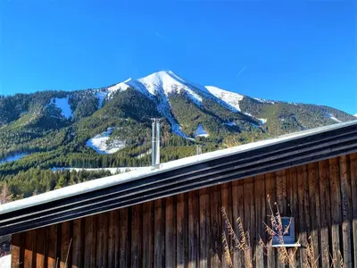 Ein allgemeiner Bergblick oder ein Berglick von des Chalets aus